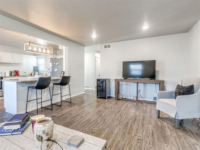 2909 N Viewpoint Drive, Midwest City, OK 73110