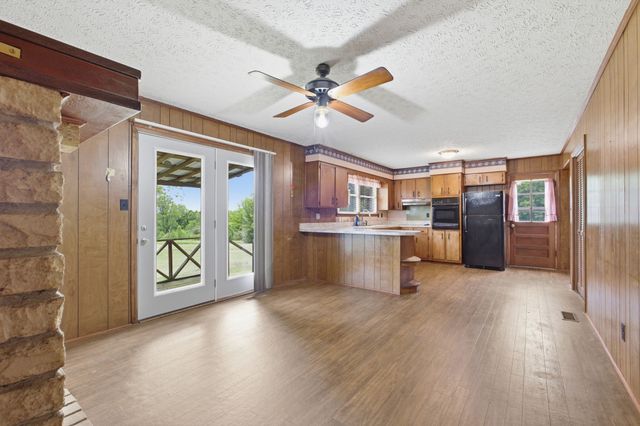150 Mutt Rd, White Bluff, TN 37187