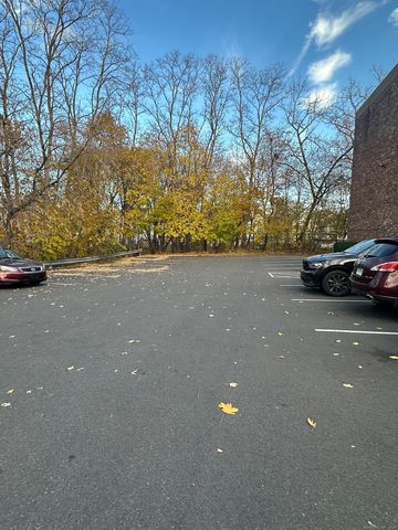 111 Sherbrooke Avenue 128, Hartford, CT 06106