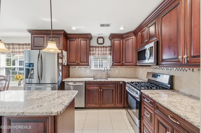 136 Skyline Drive, Lakewood, NJ 08701