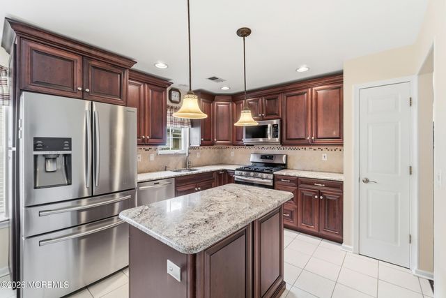 136 Skyline Drive, Lakewood, NJ 08701