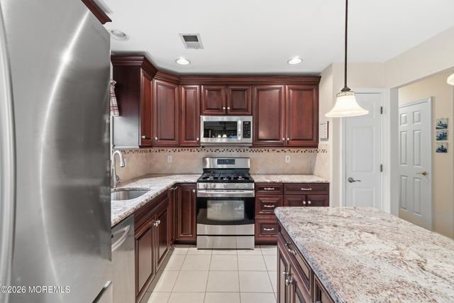 136 Skyline Drive, Lakewood, NJ 08701
