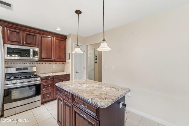 136 Skyline Drive, Lakewood, NJ 08701