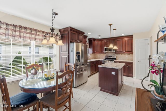 136 Skyline Drive, Lakewood, NJ 08701