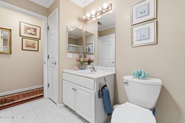 136 Skyline Drive, Lakewood, NJ 08701