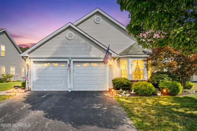 136 Skyline Drive, Lakewood, NJ 08701