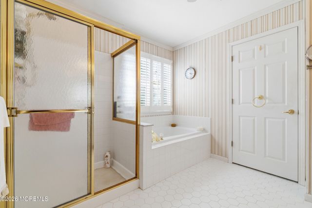 136 Skyline Drive, Lakewood, NJ 08701