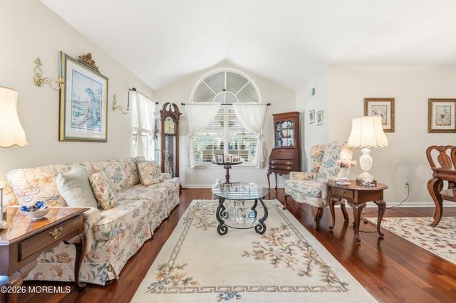 136 Skyline Drive, Lakewood, NJ 08701