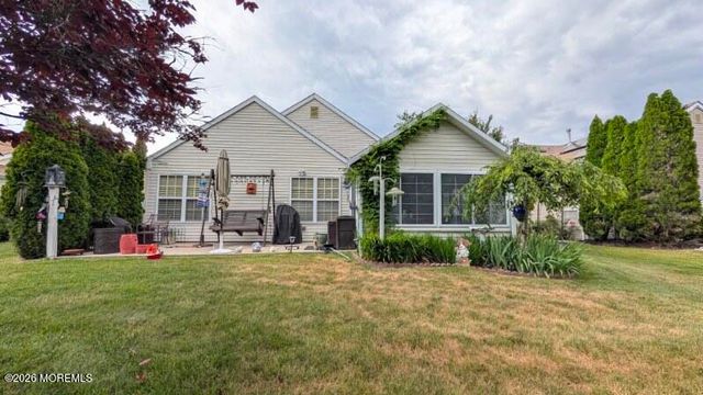 136 Skyline Drive, Lakewood, NJ 08701