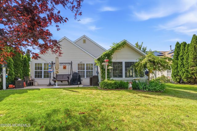 136 Skyline Drive, Lakewood, NJ 08701