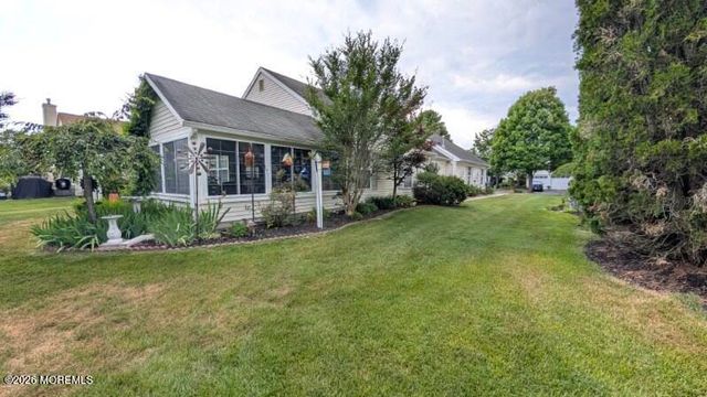136 Skyline Drive, Lakewood, NJ 08701