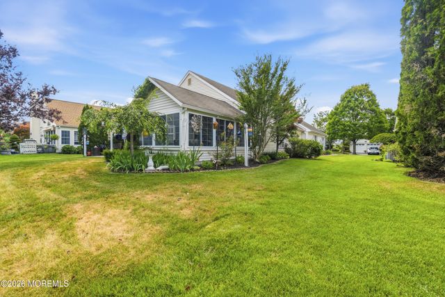 136 Skyline Drive, Lakewood, NJ 08701