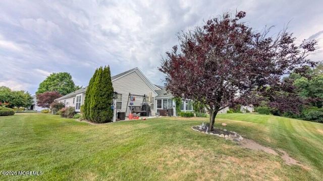 136 Skyline Drive, Lakewood, NJ 08701