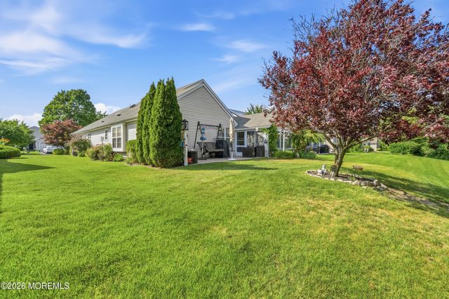 136 Skyline Drive, Lakewood, NJ 08701