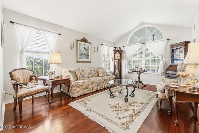 136 Skyline Drive, Lakewood, NJ 08701