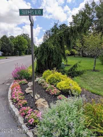 136 Skyline Drive, Lakewood, NJ 08701