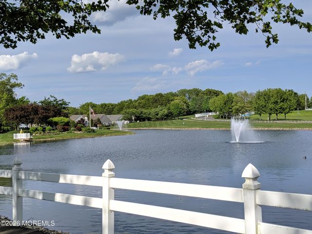 136 Skyline Drive, Lakewood, NJ 08701