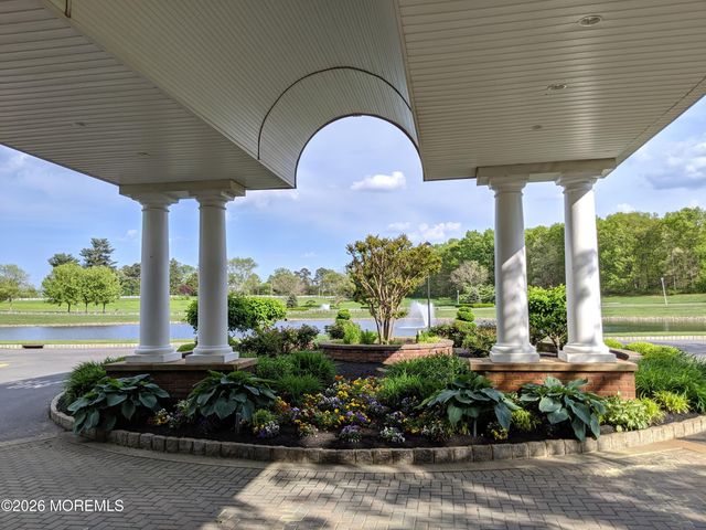 136 Skyline Drive, Lakewood, NJ 08701