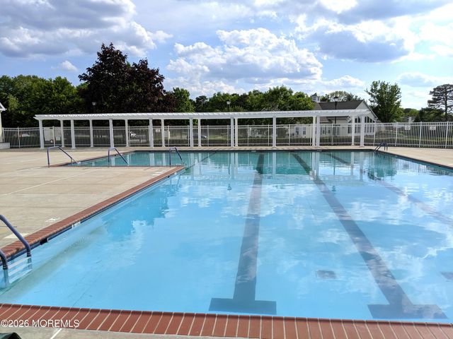 136 Skyline Drive, Lakewood, NJ 08701