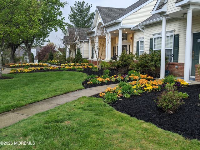 136 Skyline Drive, Lakewood, NJ 08701