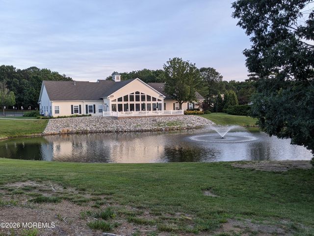 136 Skyline Drive, Lakewood, NJ 08701