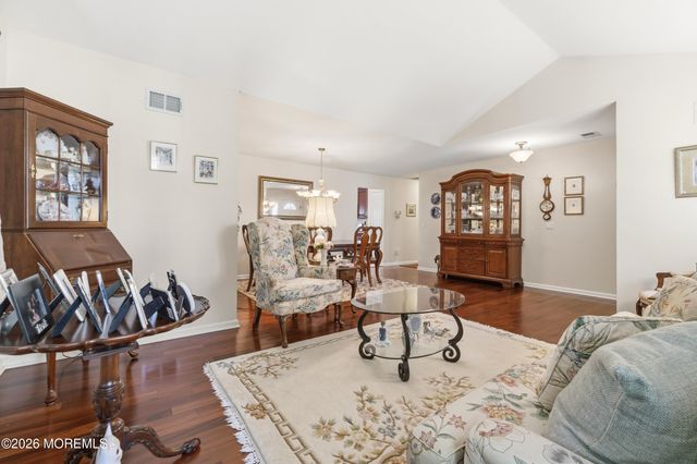 136 Skyline Drive, Lakewood, NJ 08701