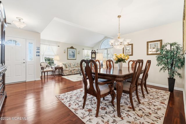 136 Skyline Drive, Lakewood, NJ 08701