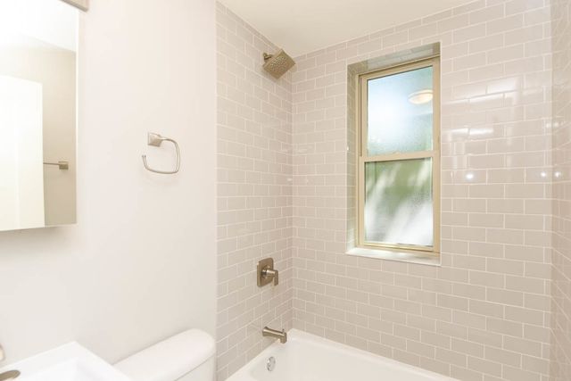 640 W WRIGHTWOOD Avenue 211, Chicago, IL 60614