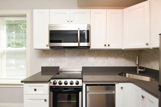 640 W WRIGHTWOOD Avenue 211, Chicago, IL 60614