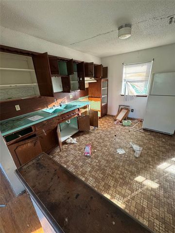 4805 S Shallow Brook Drive, Oklahoma City, OK 73129