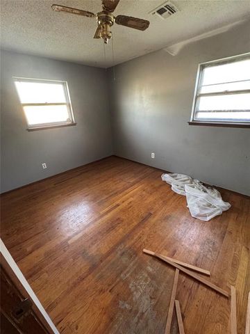 4805 S Shallow Brook Drive, Oklahoma City, OK 73129