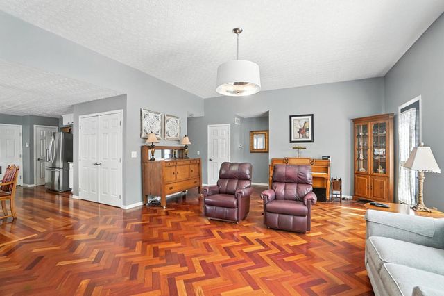 4598 Tylar Chase, Grove City, OH 43123