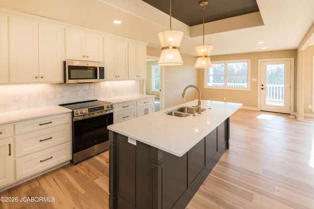 735 SARDONYX DRIVE, Jefferson City, MO 65109