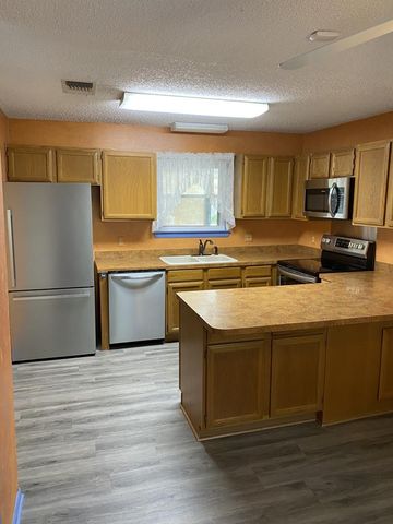108 Dover Dr, Kerrville, TX 78028