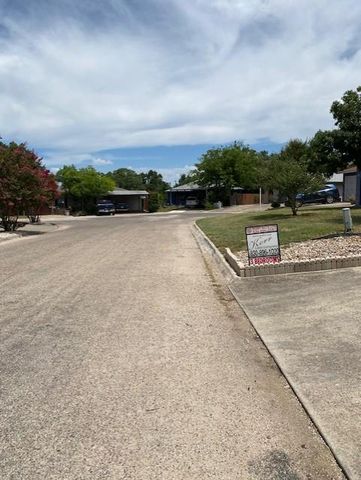 108 Dover Dr, Kerrville, TX 78028