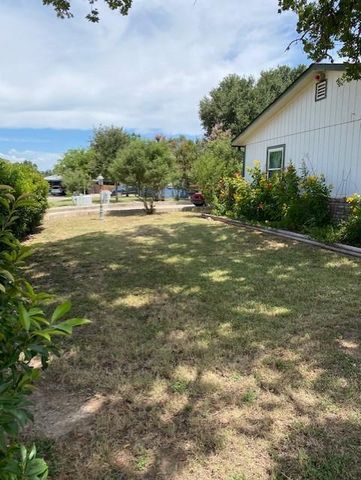 108 Dover Dr, Kerrville, TX 78028