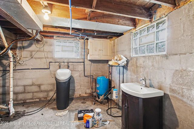 8306 W St Joe Highway, Lansing, MI 48917