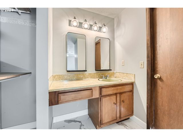 12360 Sw KATHERINE St, Portland, OR 97223