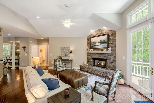 113 CHANCERY Court, Flat Rock, NC 28731