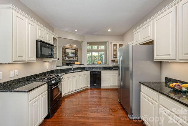 113 CHANCERY Court, Flat Rock, NC 28731