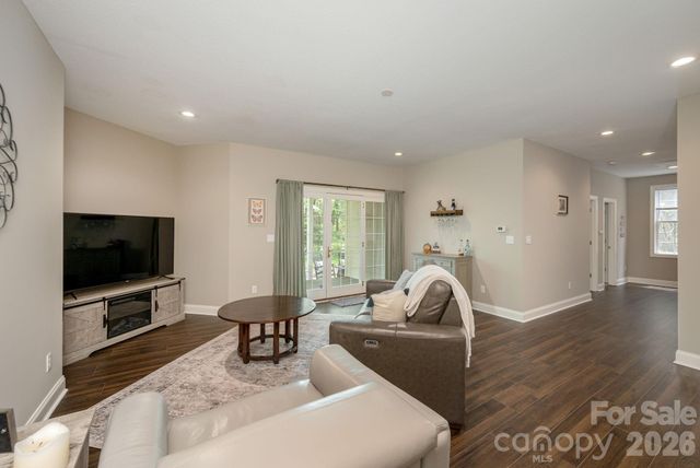 113 CHANCERY Court, Flat Rock, NC 28731