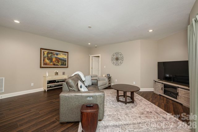 113 CHANCERY Court, Flat Rock, NC 28731