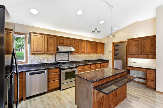2646 Shadow Lane, Chaska, MN 55318