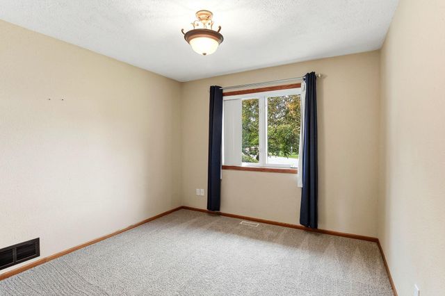 2646 Shadow Lane, Chaska, MN 55318