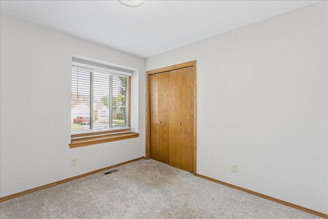 424 N Pine Grove Cr, Wichita, KS 67212