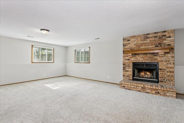 424 N Pine Grove Cr, Wichita, KS 67212