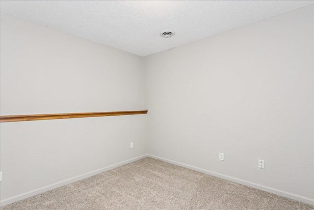 424 N Pine Grove Cr, Wichita, KS 67212