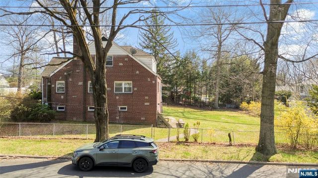 595 Knickerbocker Road, Tenafly, NJ 07670