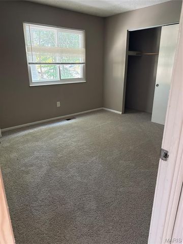 2423 Soundview Court, Florissant, MO 63031
