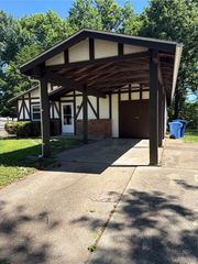 2423 Soundview Court, Florissant, MO 63031
